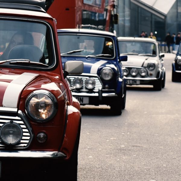 smallcarBIGCITY-Classic-Mini-Cooper-hire-Car-tours-of-London-Best-Bits-Tour-Minis-on-Parade-